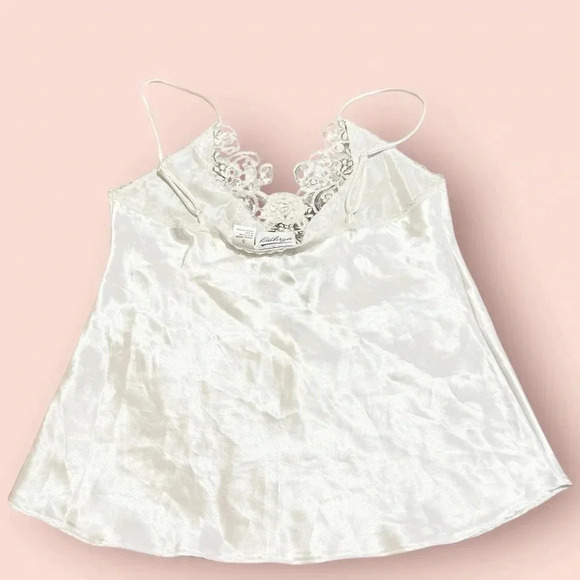 Vintage 90’s White lace cami top with floral design size small - Picture 2 of 14